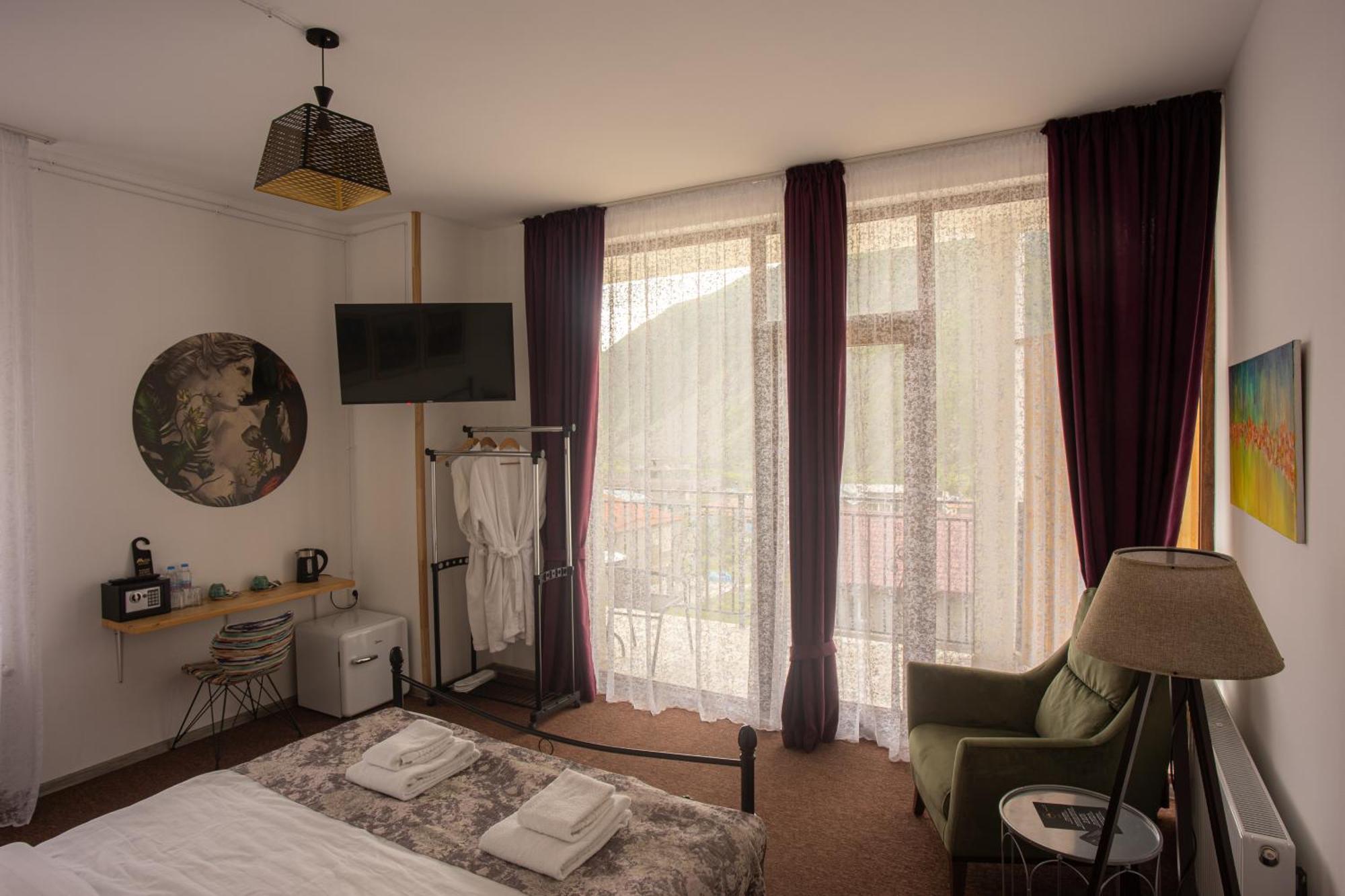 Mood Hotel Kazbegi ภายนอก รูปภาพ