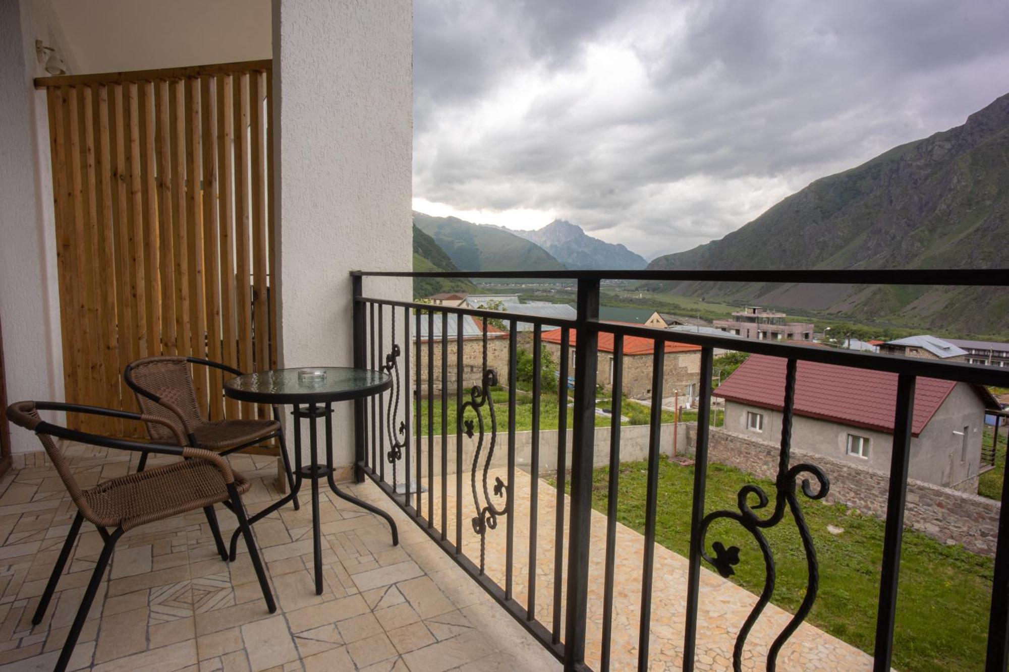 Mood Hotel Kazbegi ภายนอก รูปภาพ